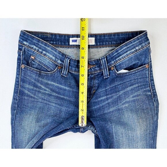 Levi's Size 9M Womens 26 Inch Inseam Demi Curve Juniors Blue Denim logo Jeans - Picture 2 of 12